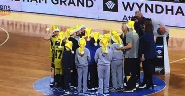 Κάλαντα και ευχές από τους "κιτρινόμαυρους βενιαμίν" στο ημίχρονο