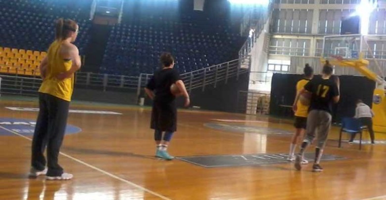 Παραμένει η Βαχαροπούλου