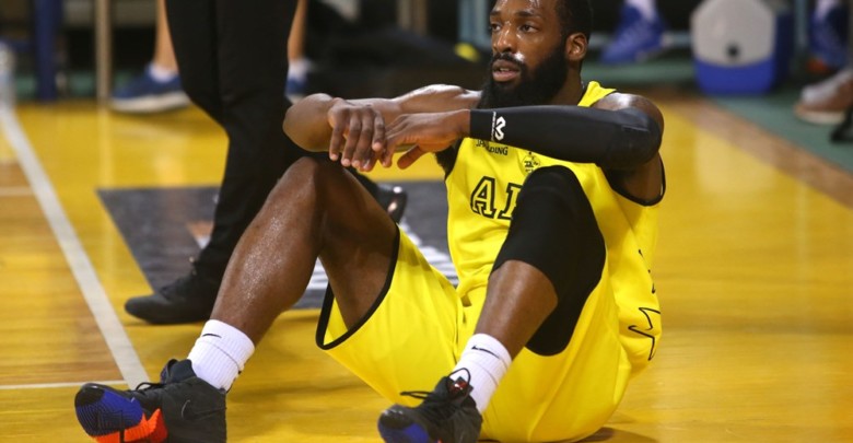 Εκτός προπόνησης και ο Τζόουνς λόγω προβλήματος στο γόνατο!