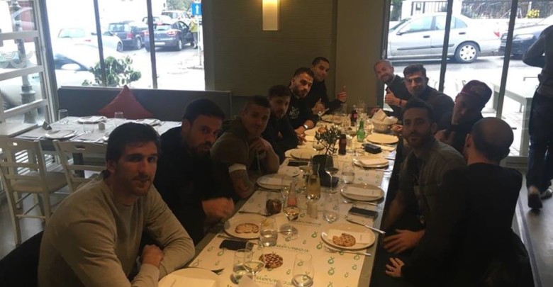 Μια γροθιά όλος ο Άρης! Κοινό γεύμα παικτών-τεχνικού τιμ (photos)
