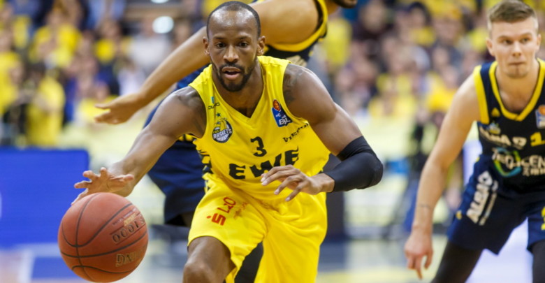 Σκόραρε 34 πόντους και διέλυσε την Άλμπα ο Κάμινγκς