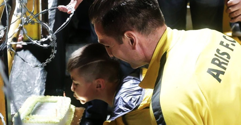 Έσβησε κεράκια νεαρού…θαυμαστή ο Δεληζήσης!