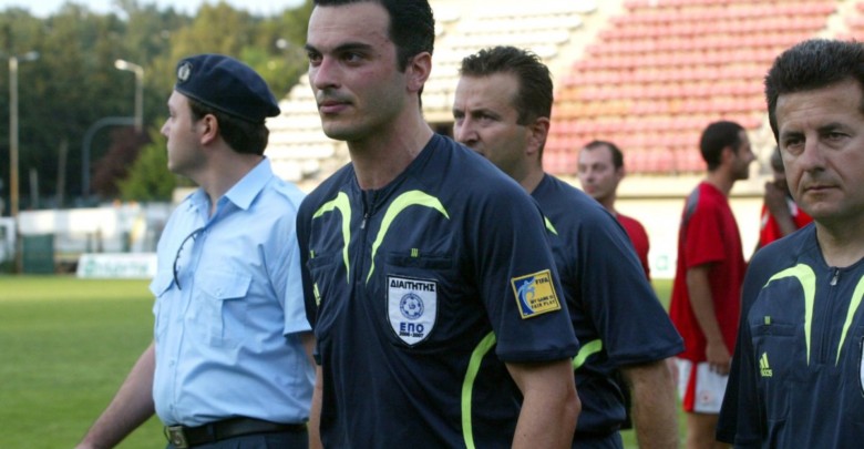 Δεν θέλει το VAR ο διαιτητής που δεν είδε(;) την καρατιά του Γεωργιάδη στον Καράμπελα